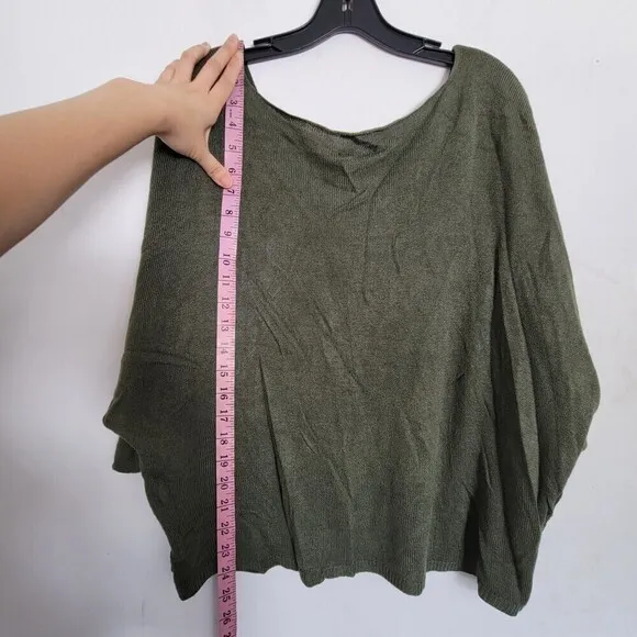 NT by Amori Green Gold Metallic Graphic Knit V Neck Pullover Sweater Size Large