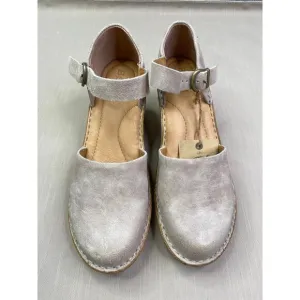 NWB BORN Nellie Gray Distressed Leather Wedges, Size 7, 110$