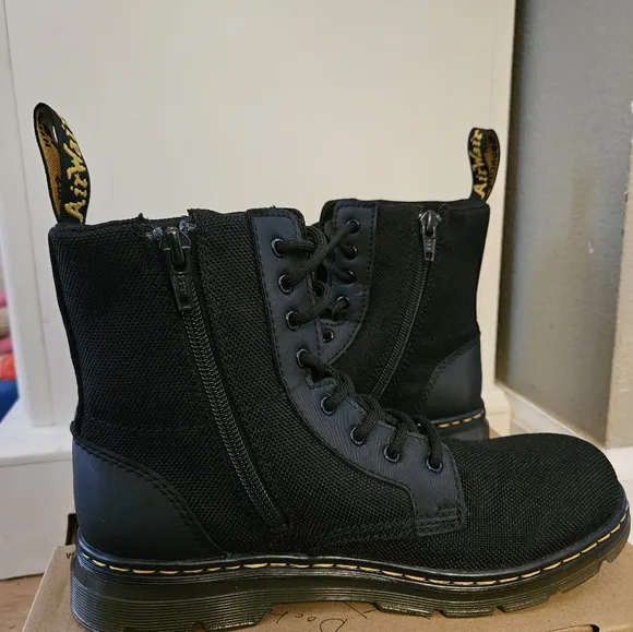 NWB Dr. Martens Combs Poly Combat Boots, kids' size US 4(boys)/5(girls)