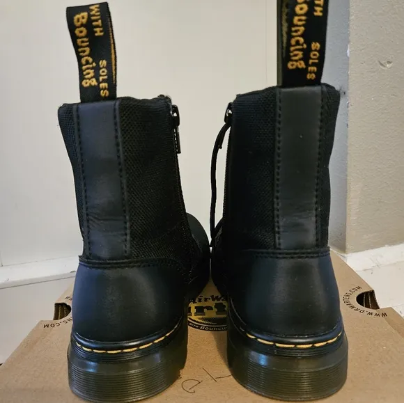 NWB Dr. Martens Combs Poly Combat Boots, kids' size US 4(boys)/5(girls)