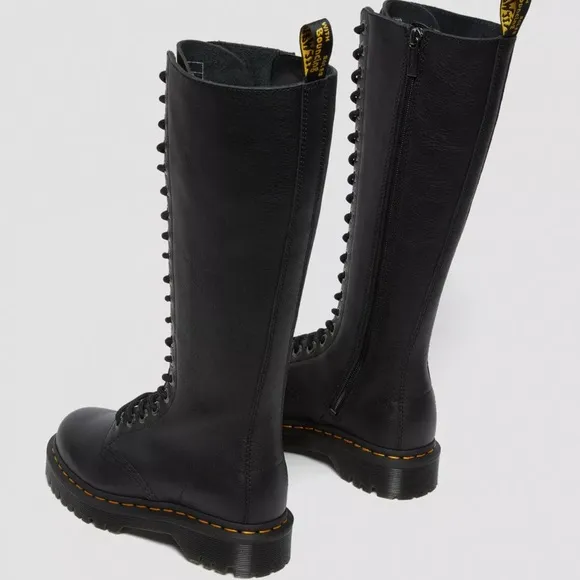 NWB Dr. Martens Sz 6 1b60 Bex Lace Up Boot Black