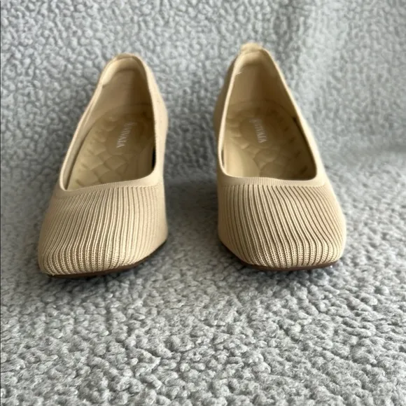 NWOB $119 Vivaia Melody Chunky Square Toe Comfort Heels-Nude Peach
