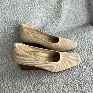 NWOB $119 Vivaia Melody Chunky Square Toe Comfort Heels-Nude Peach