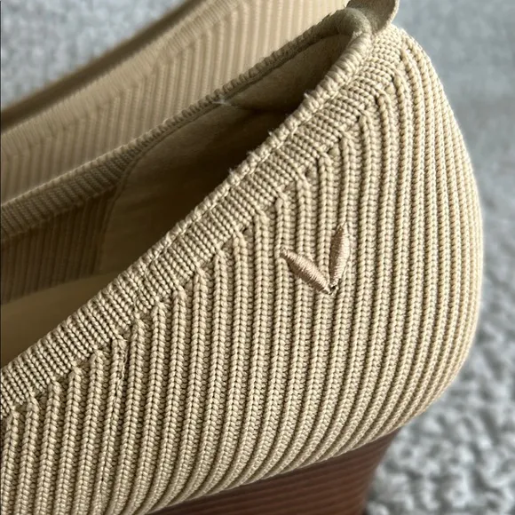 NWOB $119 Vivaia Melody Chunky Square Toe Comfort Heels-Nude Peach