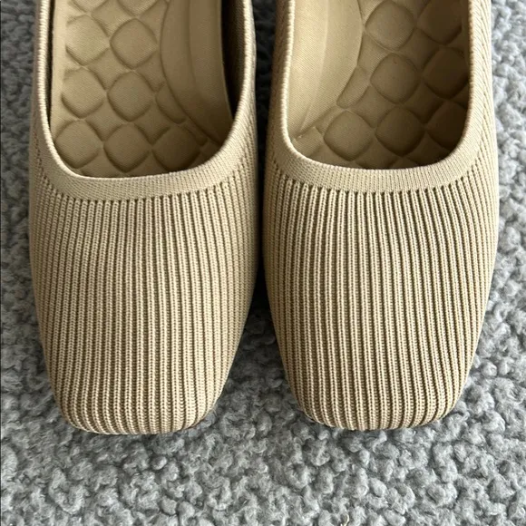 NWOB $119 Vivaia Melody Chunky Square Toe Comfort Heels-Nude Peach