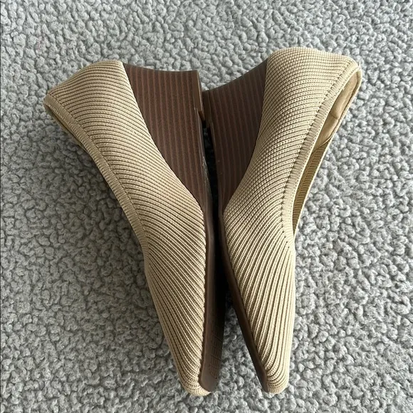NWOB $119 Vivaia Melody Chunky Square Toe Comfort Heels-Nude Peach