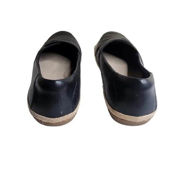 NWOB Clark's Collection women's black leather round toe slip on flats Size 9.5