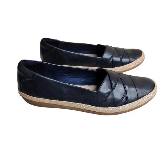 NWOB Clark's Collection women's black leather round toe slip on flats Size 9.5