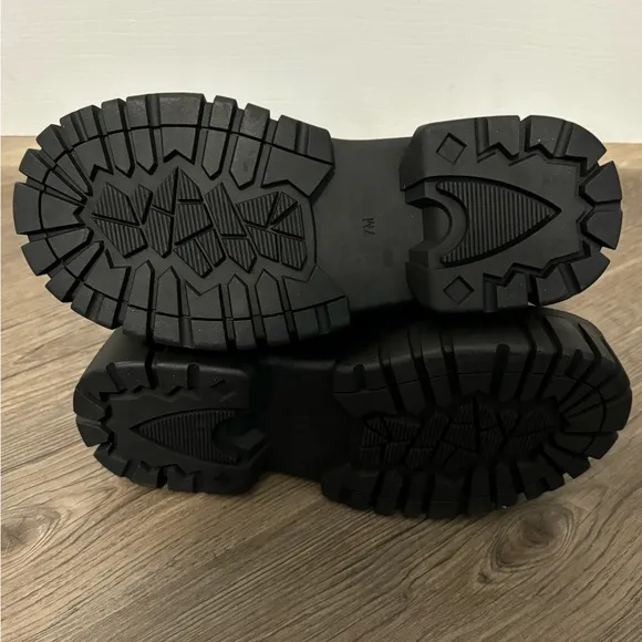 NWOB Dolls Kill / Current Mood Everyone’s A Critic Combat Boots