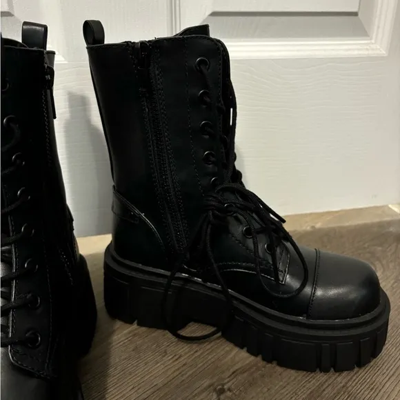 NWOB Dolls Kill / Current Mood Everyone’s A Critic Combat Boots