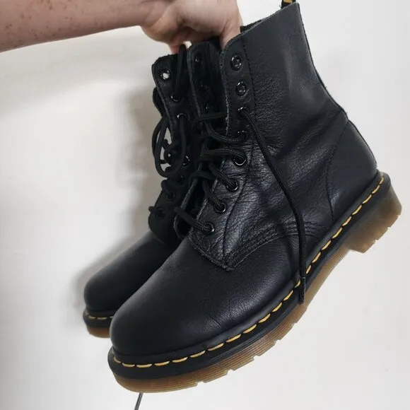 NWOB Dr Marten Pascal Boots US 8 UK 6 Combat 8 Eye JY004 Soft Leather