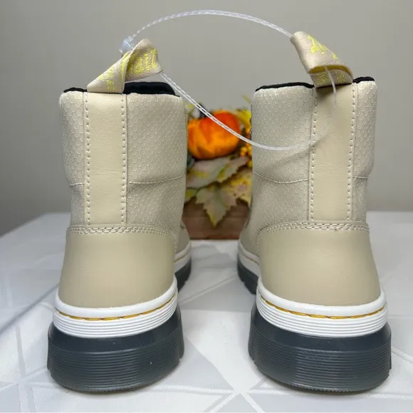 NWOB Dr. Martens Women's Parchment Beige Combs W Eye Combat Style Boots Size 6