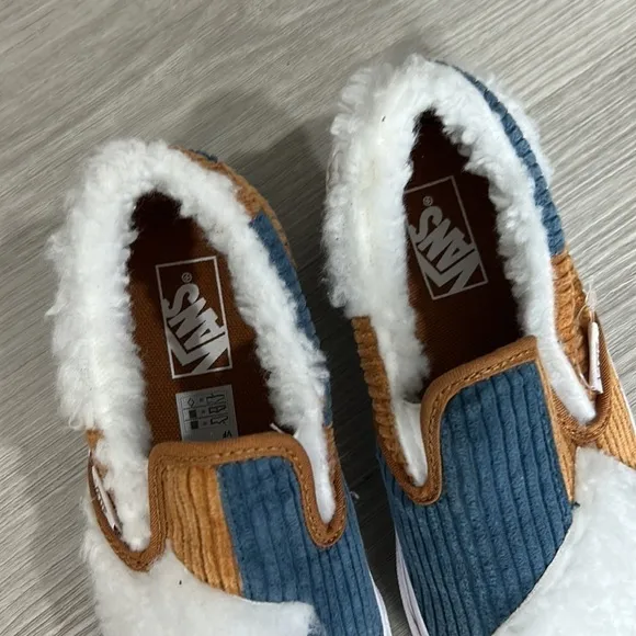 nwob // kids vans classic slip on sherpa corduroy shoes