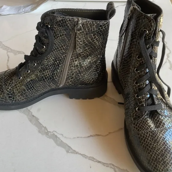 NWOB Paolo Snake print boots