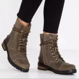 NWOB UGG Women's Kilmer ll Dove Combat Boots 9.5