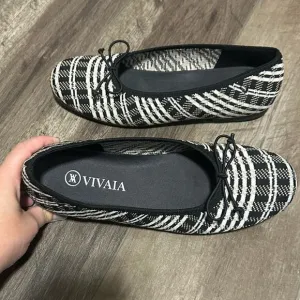 NWOB Vivaia Odette Round Toe Bow Flats Plaid Tan Black 39