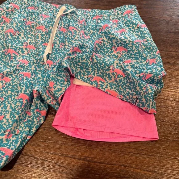 NWOT Chubbies Mens L Domingos Are For Flamingos 7&quot; Lined Classic Swim Trunk Blue