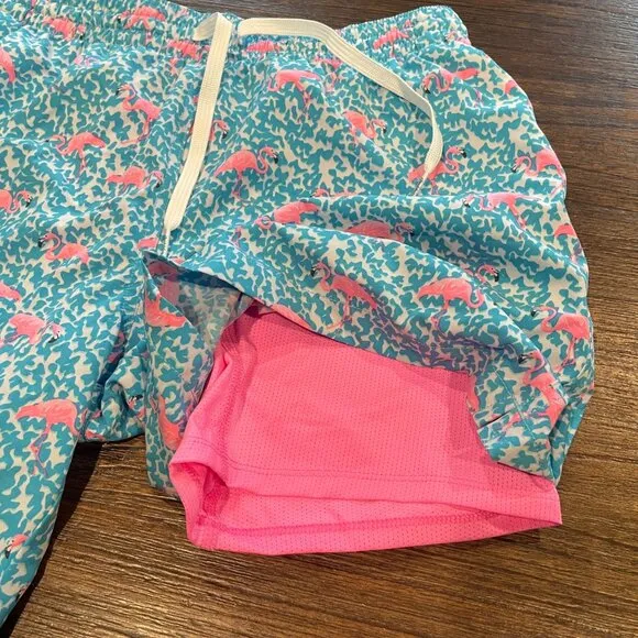NWOT Chubbies Mens M Domingos Are For Flamingos 7&quot; Lined Classic Swim Trunk Blue