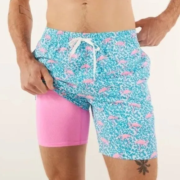 NWOT Chubbies Mens M Domingos Are For Flamingos 7&quot; Lined Classic Swim Trunk Blue