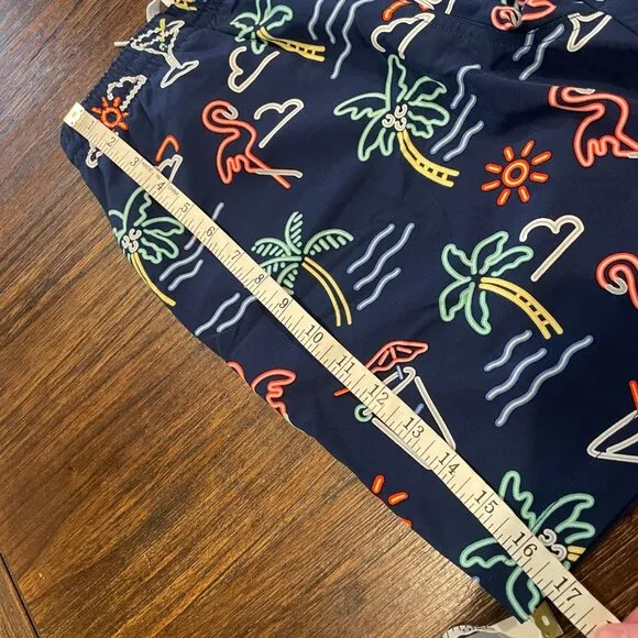 NWOT Chubbies Men's M The Neon Lights 7&quot; Classic Swim Trunk Navy Graphic Print