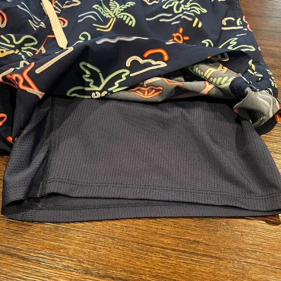 NWOT Chubbies Men's XL Neon Lights 5.5&quot; Lined Classic Swim Trunk Navy Graphic