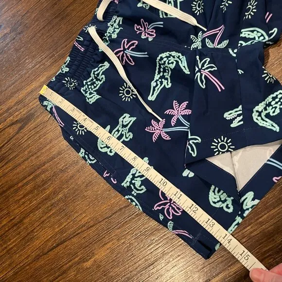 NWOT Chubbies Men's XS Neon Glades Lined Classic Swim Trunk Navy Alligator Palms