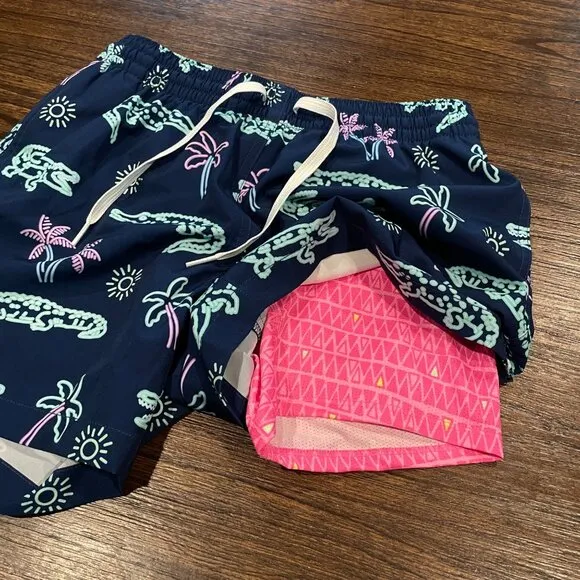 NWOT Chubbies Men's XS Neon Glades Lined Classic Swim Trunk Navy Alligator Palms