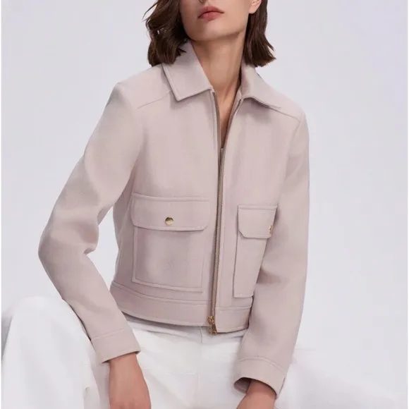 NWOT Cream jacket with pocket &amp; zipper front closure