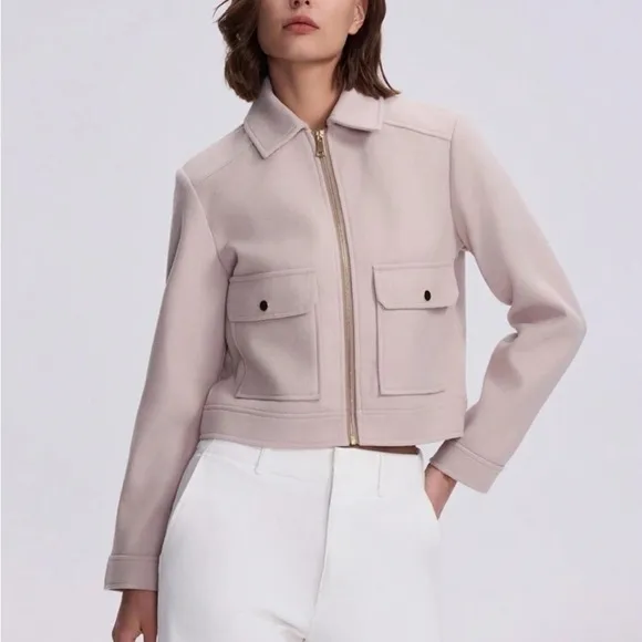 NWOT Cream jacket with pocket &amp; zipper front closure