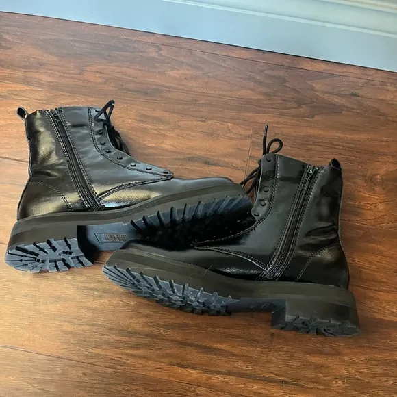 NWOT Dolce Vita Rainer Midnight Crinkle Black Leather Combat Boots-Size 10