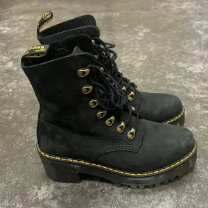 NWOT Dr Martens Leona Lace-Up Boots