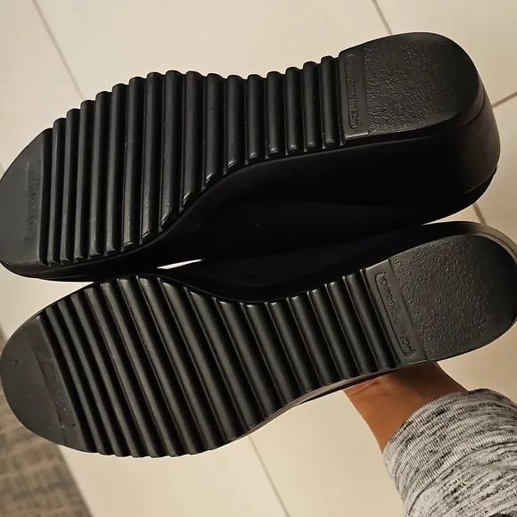 [NWOT] La Canadienne Black Platform Wedges Gina