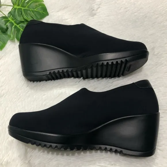 [NWOT] La Canadienne Black Platform Wedges Gina