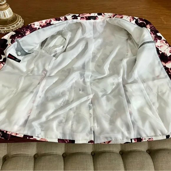 NWOT Men’s Maroon &amp; White Floral 2 Button Jacket Size 40R by J Ferrar Derby!