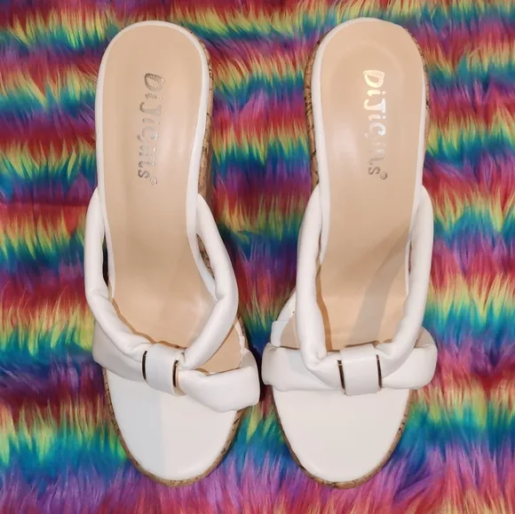 NWOT Size 6 Cork and White Platform Wedges 6 1/2 inch height