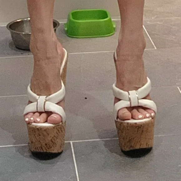 NWOT Size 6 Cork and White Platform Wedges 6 1/2 inch height
