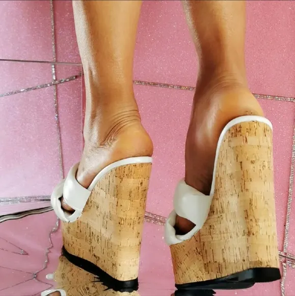 NWOT Size 6 Cork and White Platform Wedges 6 1/2 inch height