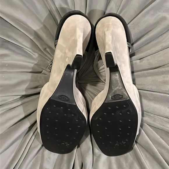 NWOT Tod’s open toe wedges