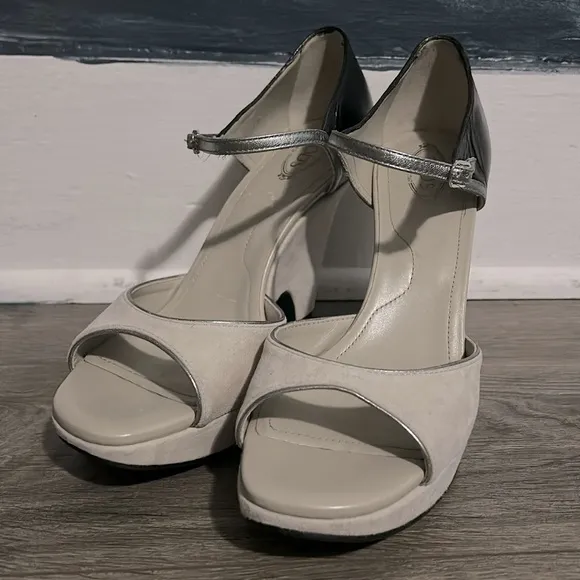 NWOT Tod’s open toe wedges