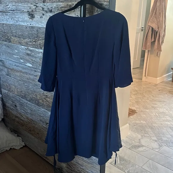 NWOT VINCE CAMUTO Washer Tie Waist Crepe Dress In Navy