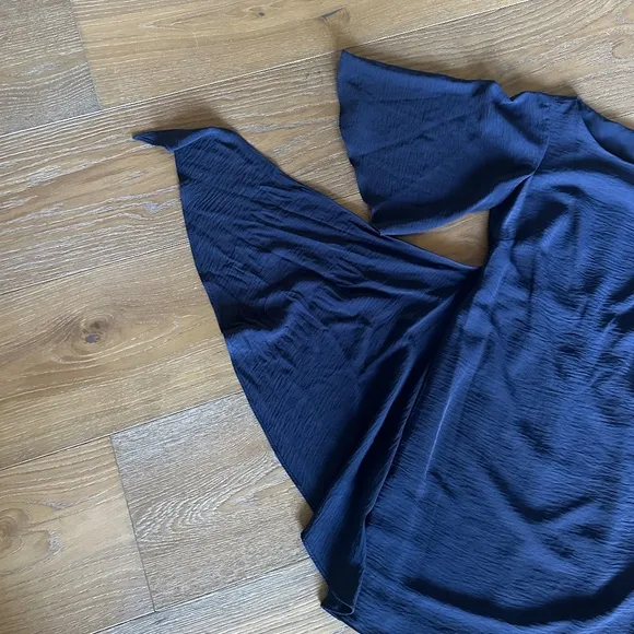NWOT VINCE CAMUTO Washer Tie Waist Crepe Dress In Navy