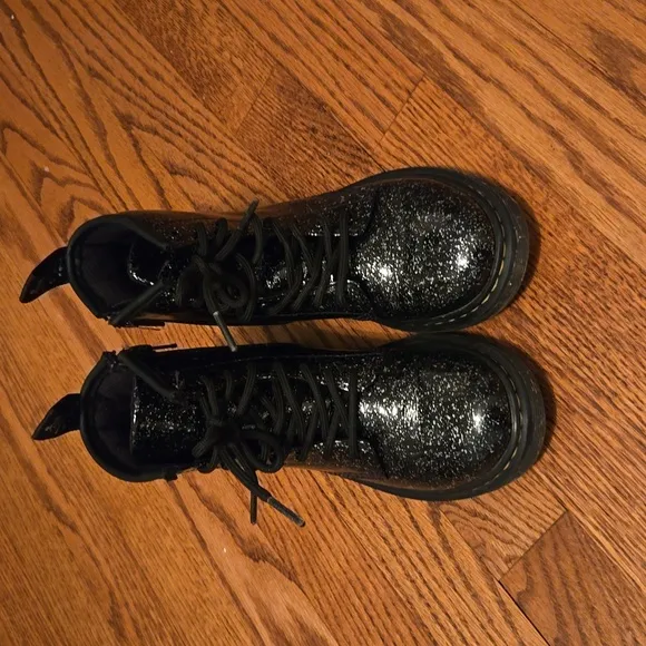 NWOT Youth 1460 Glitter lace up boot