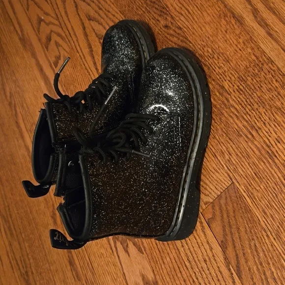 NWOT Youth 1460 Glitter lace up boot