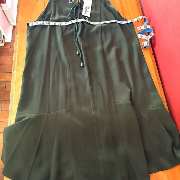 💚NWT Army green Parker dress, size Large