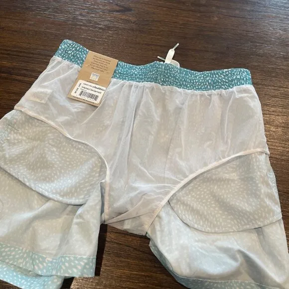 NWT Chubbies Men's M The Whale Sharks 5.5&quot; Classic Swim Trunk Blue Stripe Spots