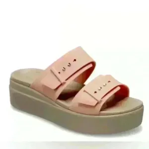 NWT Crocs Brooklyn Low Wedge Sandal - Women's Size 11 Fuschia