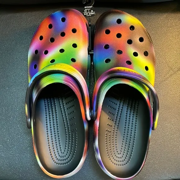 NWT Crocs Mens size 11 Classic Solarized Clog dark tie dye design NICE!
