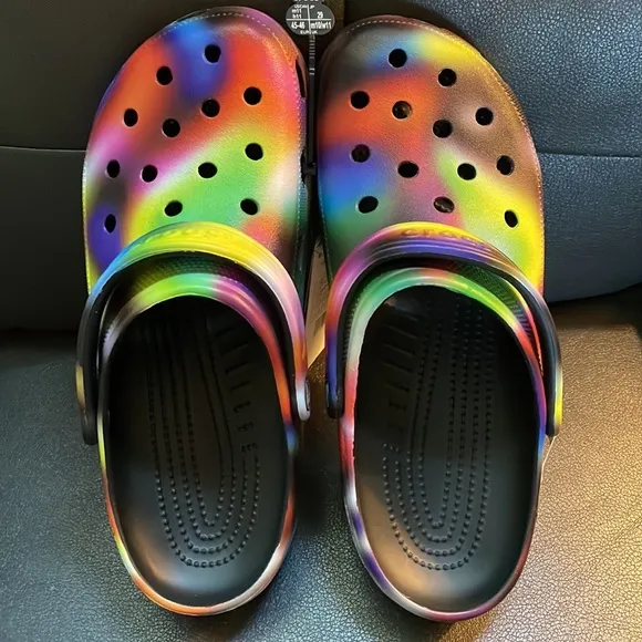 NWT Crocs Mens size 11 Classic Solarized Clog dark tie dye design NICE!
