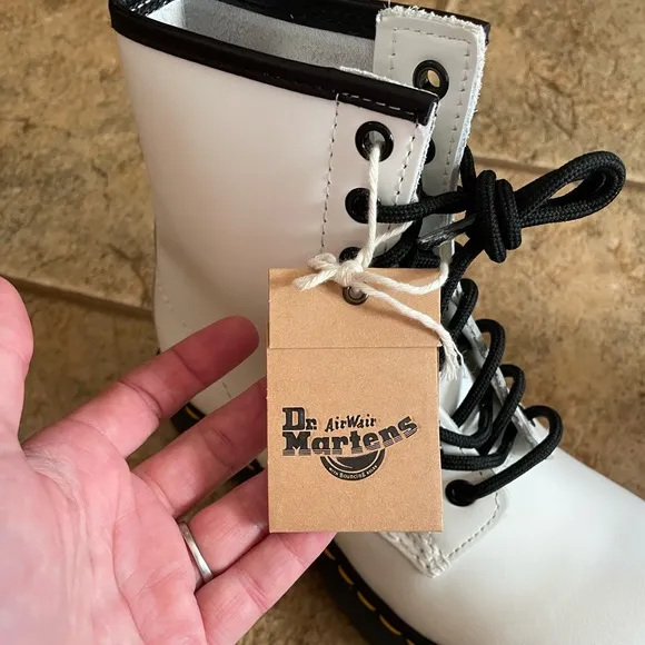 NWT Dr. Martens 1460 Pascal Virginia Leather Lace Up Boots sz 6
