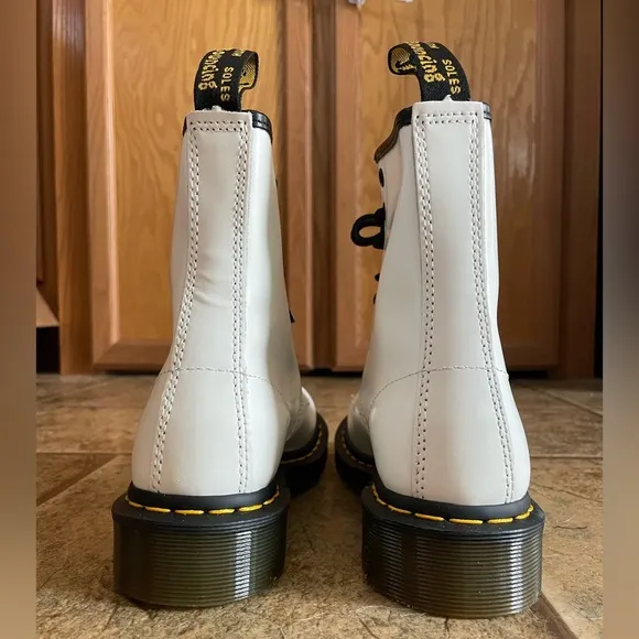 NWT Dr. Martens 1460 Pascal Virginia Leather Lace Up Boots sz 6